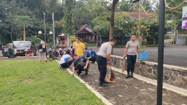 Kapolsek Sukadana Pimpin Sinergi Bersih Lingkungan pada HPSN 2026, Polres Ciamis Dukung Gerakan Peduli Sampah