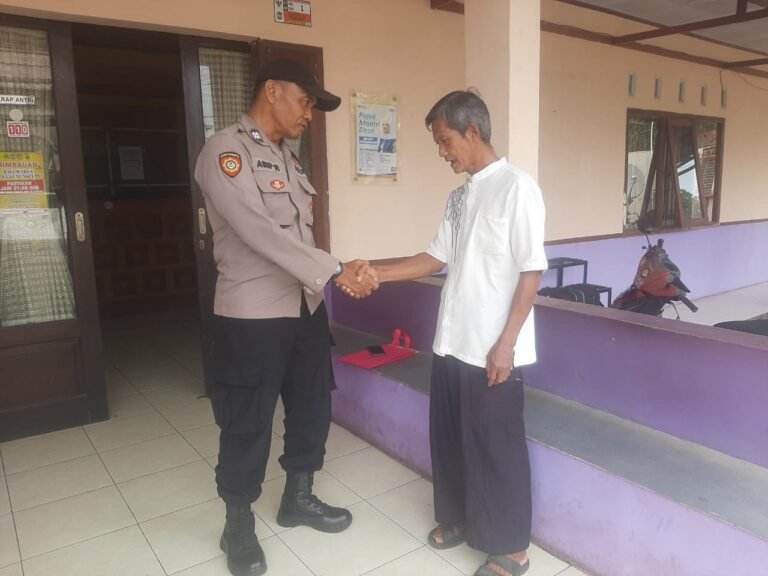 Polsek Cikoneng Perkuat Kamtibmas Lewat Sambang Warga di Gunungcupu, Ajak Pasang CCTV dan Cegah Hoaks