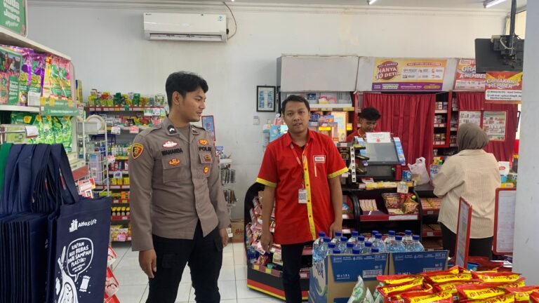 Polsek Cipaku Intensifkan Patroli Dialogis, Perkuat Harkamtibmas di Desa Buniseuri dan Jalan Raya Cipaku