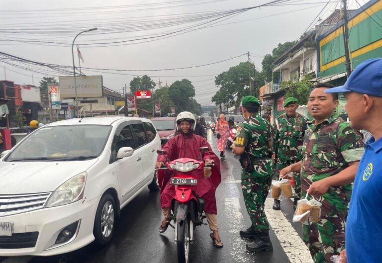 Gerimis Tak Menghentikan Langkah, Kodim 0612/Tasikmalaya dan Gandara Group 37 Hadirkan Hangat di Sore Ramadan
