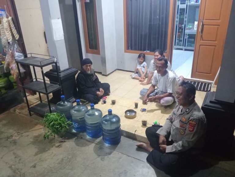 Polsek Sukadana Gencarkan Sambang dan Edukasi Kamtibmas di Desa Ciparigi, Perkuat Ketahanan Sosial Warga