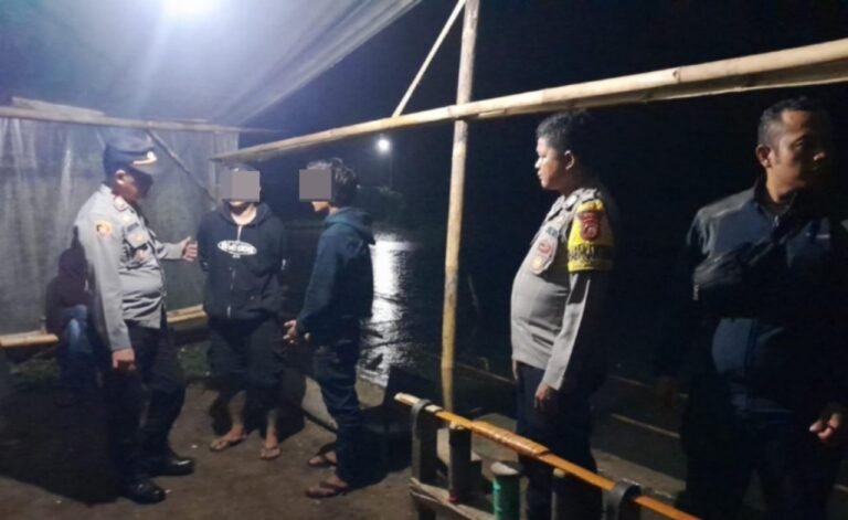 Polsek Wanaraja Gerebek Judi Adu Muncang, Delapan Orang Diamankan