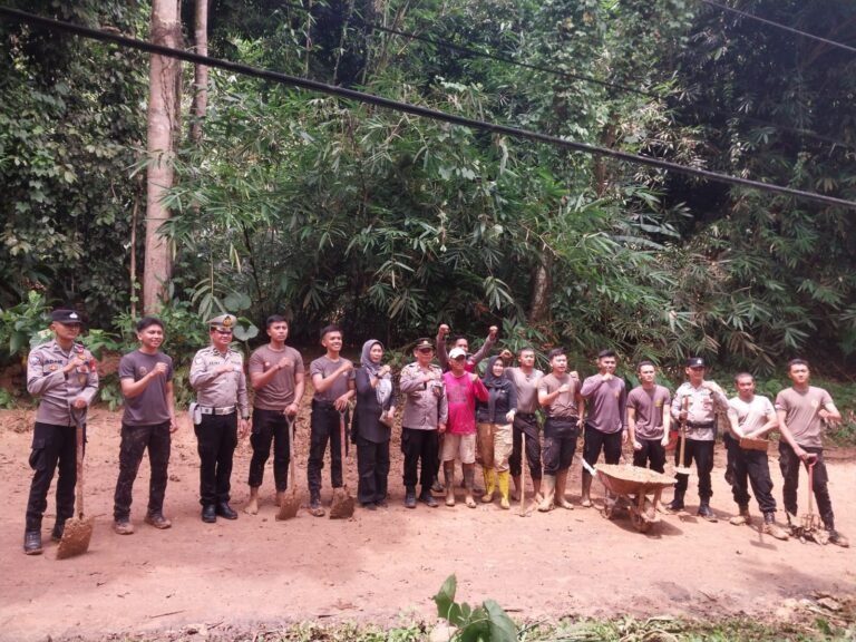 Perjuangan Panjang, Polsek Cimaragas dan Relawan Akhirnya Selesai Bersihkan Material Longsor