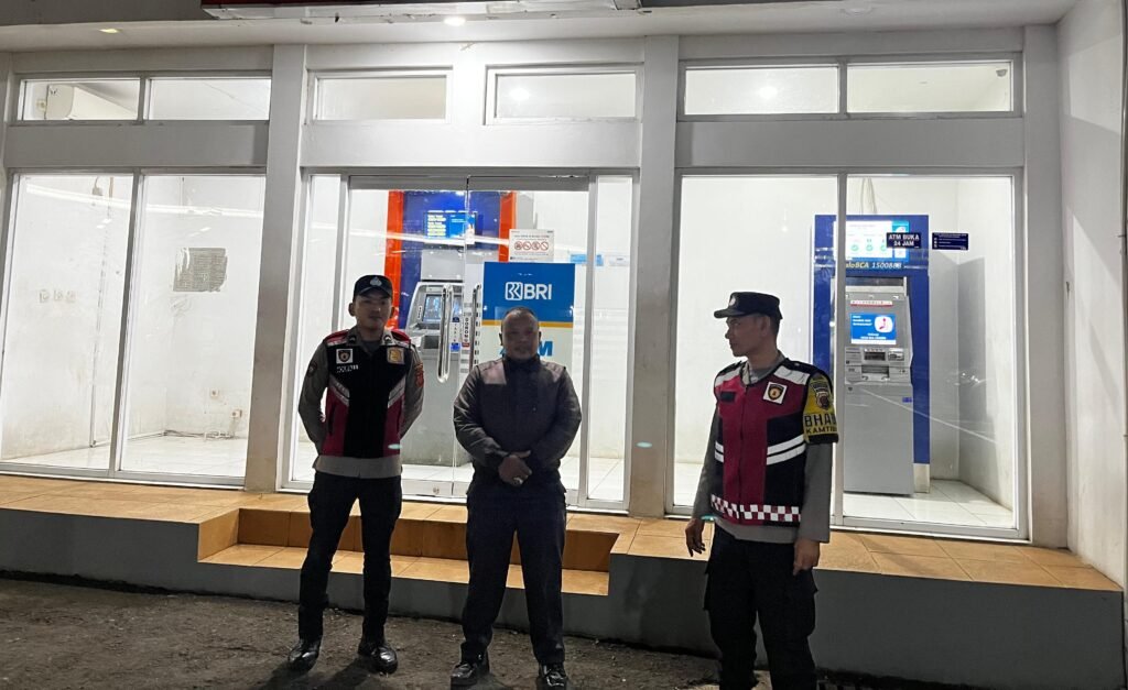 Polsek Cihaurbeuti Polres Ciamis Patroli Biru Antisipasi Gangguan Kamtinmas di Masyarakat