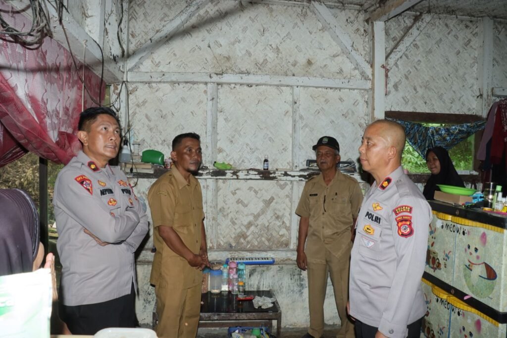 Wakapolres Ciamis Tinjau Rumah Tidak Layak Huni di Kawali, Wujud Kepedulian Polri terhadap Kondisi Sosial Masyarakat