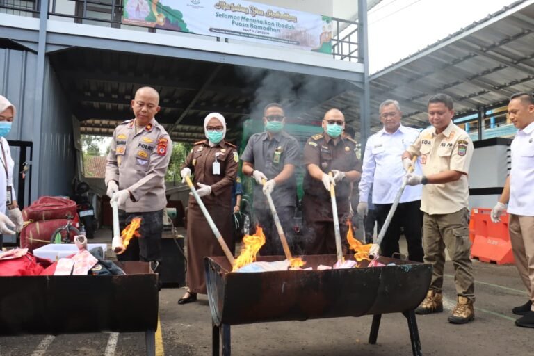 Polres Ciamis Hadiri dan Amankan Pemusnahan Barang Bukti di Kejari, Tegaskan Komitmen Penegakan Hukum yang Transparan