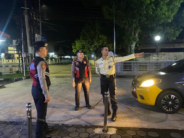 Cipkon Jam Rawan, Sat Samapta Polres Ciamis Patroli ke Perum Buana Soedirman Beri Imbauan Kamtibmas