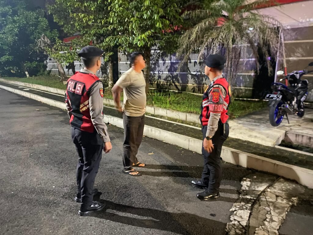 Cipkon Jam Rawan, Sat Samapta Polres Ciamis Patroli ke Perum Buana Soedirman Beri Imbauan Kamtibmas