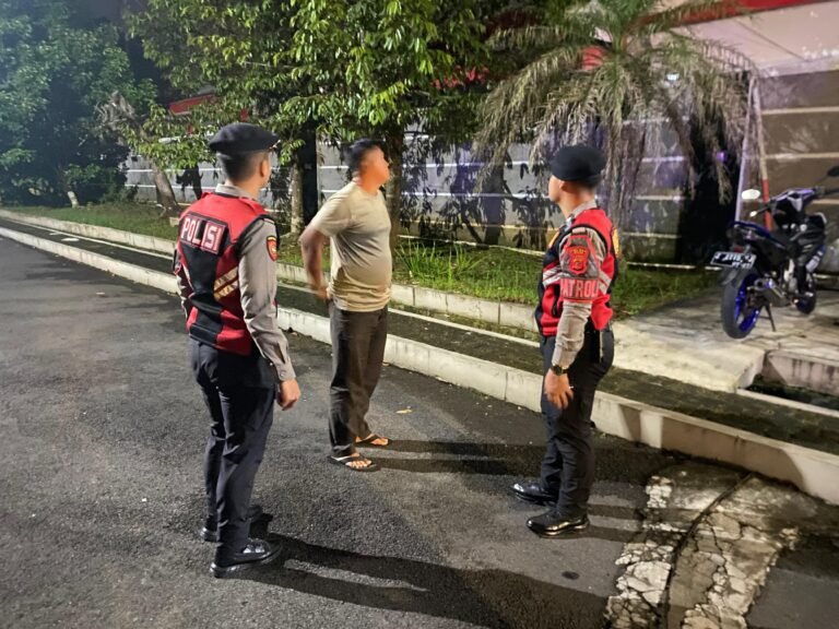 Cipkon Jam Rawan, Sat Samapta Polres Ciamis Patroli ke Perum Buana Soedirman Beri Imbauan Kamtibmas