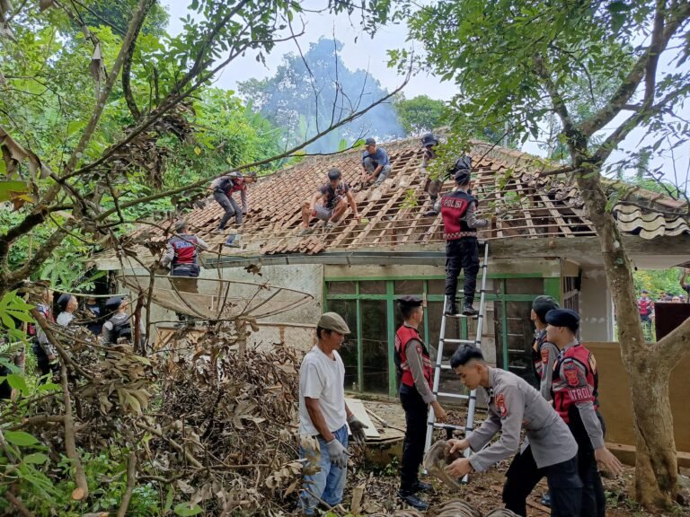 Polres Ciamis Kawal Pembongkaran Rutilahu di Winduraja, Wujud Nyata Kepedulian dan Pengabdian kepada Masyarakat