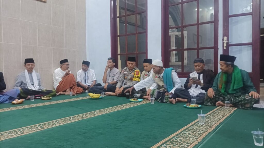 Polsek Ciamis Dukung Tarawih Keliling Desa Imbanagara, Perkuat Silaturahmi dan Sampaikan Pesan Kamtibmas di Bulan Ramadhan