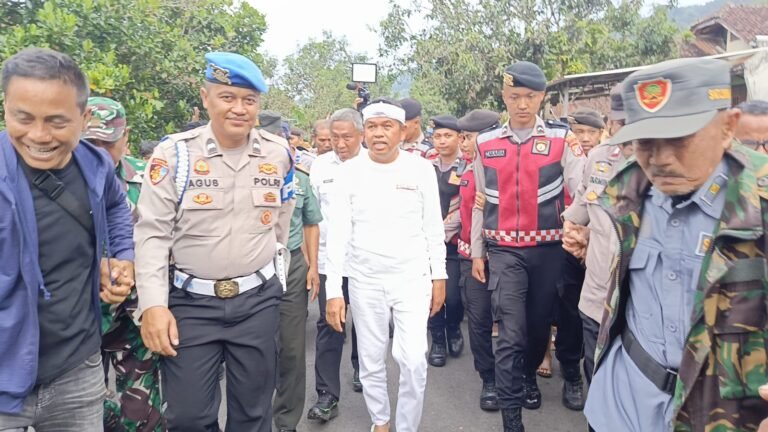 Polres Ciamis Beri Pengamanan Kunker Gubernur Jabar di Lokasi Terdampak Bencana Banjir Pamarican