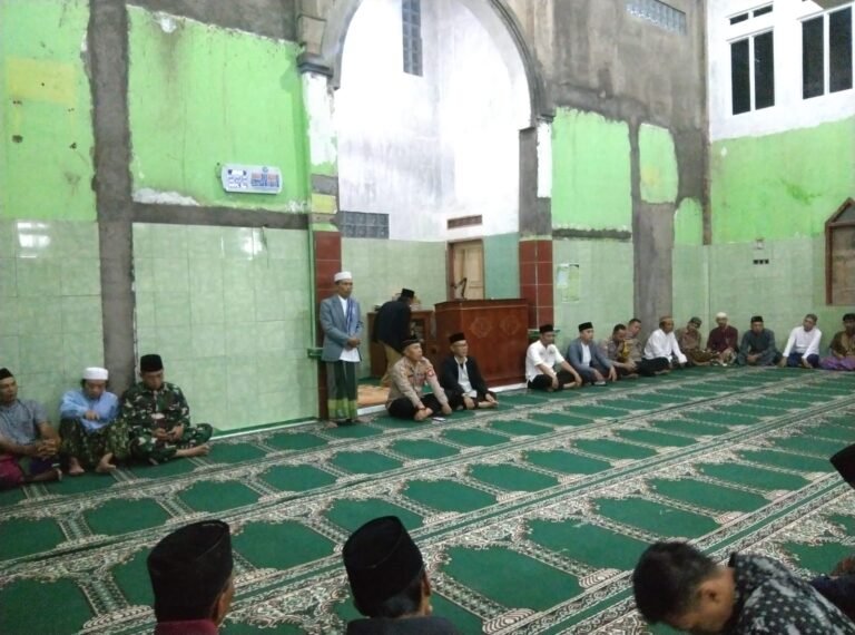 Polsek Samarang Giat Tarawih Keliling dan Beri Pesan Kamtibmas Terkait Maklumat Kapolda Jabar, Cegah Premanisme Balapan Liar dan Geng Motor