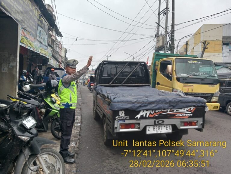 Beri Keamanan Dan Kenyamanan, Polsek Samarang Lakukan Pengaturan Lalu Lintas Di Jam Rawan Sore Hari