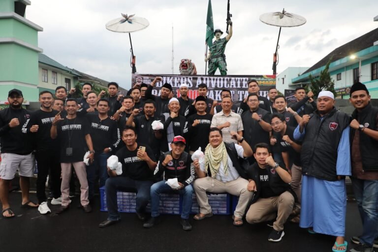 Bulan Ramadhan Penuh Berkah, Dandim 0612/Tasikmalaya Bersama Bikers Advocate Berbagi 1000 Paket Takjil di Markas Kodim 0612/Tasikmalaya