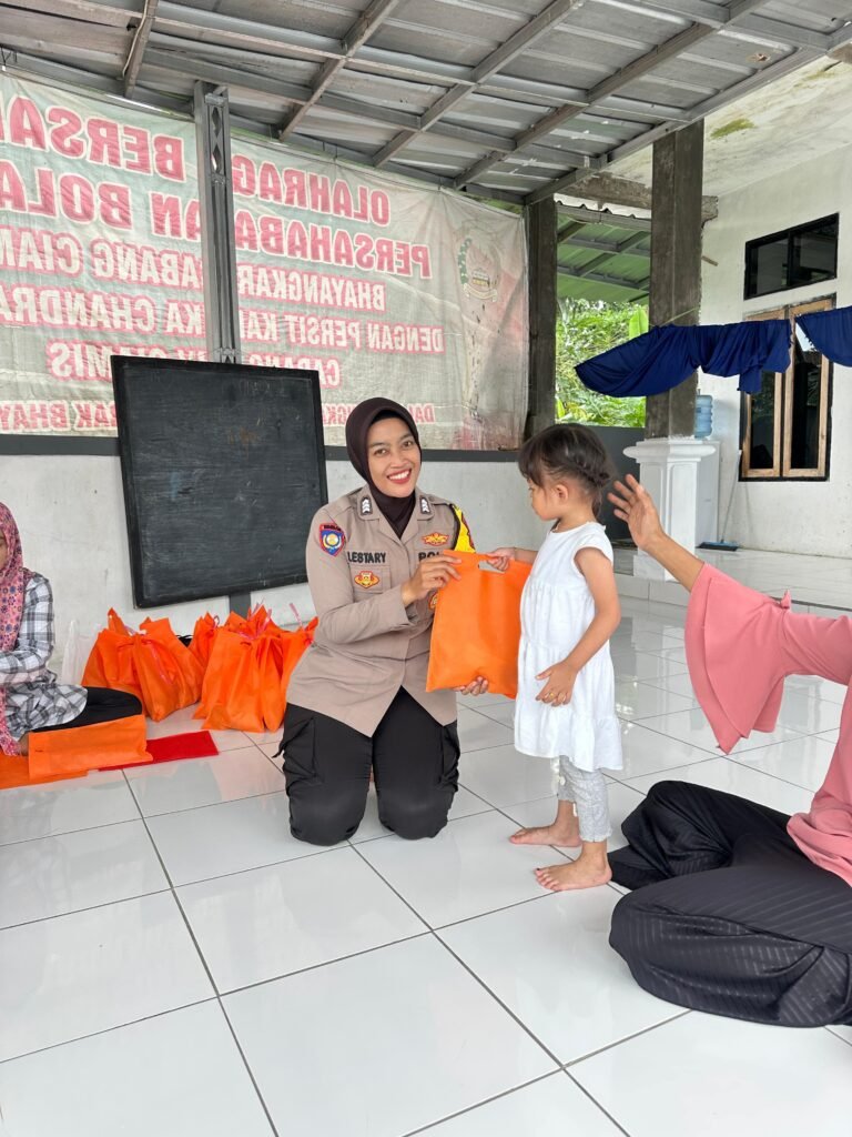 Polsek Ciamis Pantau MBG di Desa Mekarjadi