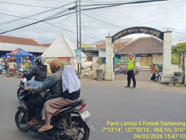 Secara Rutin Polsek Samarang Lakukan Pengaturan Lalu Lintas Di Jam Rawan Sore