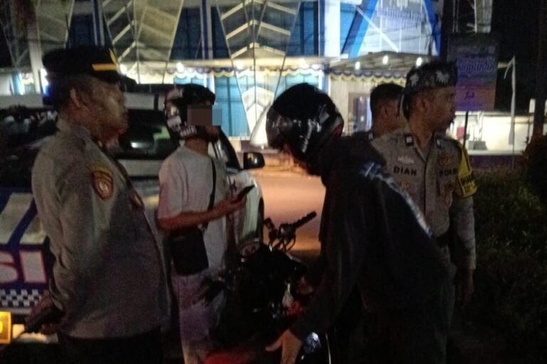 Polsek Tarogong Kidul Bubarkan Perang Sarung di Jalan Proklamasi, Satu Sepeda Motor Diamankan