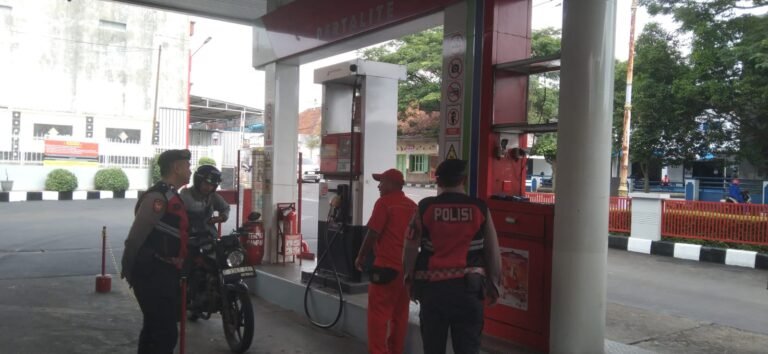 Humanis, Pasukan Patroli Roda 4 Polres Ciamis Datangi Obvit SPBU Simpang Aren