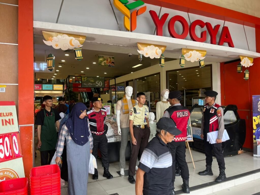 Sat Samapta Polres Garut Tingkatkan Patroli Dialogis, Cegah Premanisme dan Pungli di Pusat Keramaian