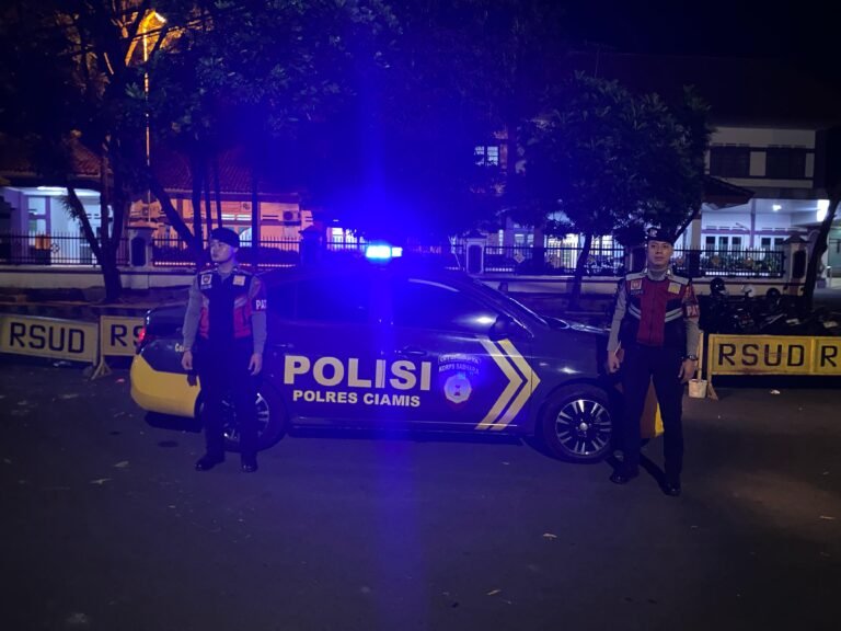 Humanis, Pasukan Patroli Roda 4 Polres Ciamis Datangi Obvit SPBU Nagrak Saat Ramadan