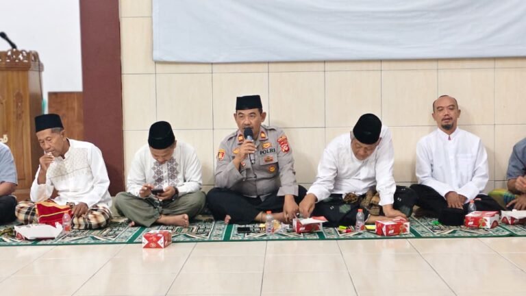 Kapolsek Lakbok Hadiri Tarawih Keliling di Desa Cintajaya, Wujud Kehadiran Polri Jaga Kondusivitas Ramadhan