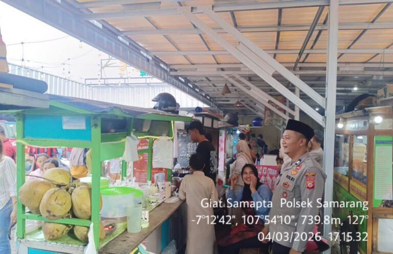Polsek Samarang Giat Patroli Ngabuburit Dan Pengamanan Masyarakat Yang Sedang Menunggu Adzan Magrib