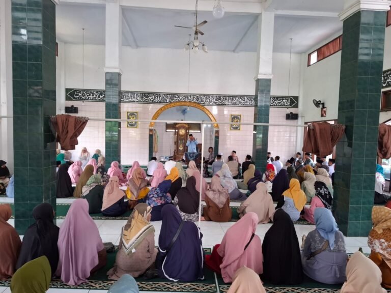 Kapolsek Cimaragas Hadiri Safari Ramadhan Kecamatan Cimaragas, Perkuat Peran Kepolisian Jaga Kamtibmas Bersama Masyarakat