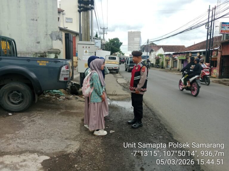 Giat Patroli Dan Pengamanan Aktivitas Warga Ngabuburit di Wilayah Hukum Polsek Samarang