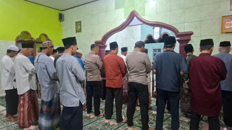 Polsek Pamarican Hadiri Tarawih Keliling Kecamatan Pamarican di Desa Margajaya, Perkuat Sinergi Kepolisian dan Masyarakat di Bulan Ramadhan