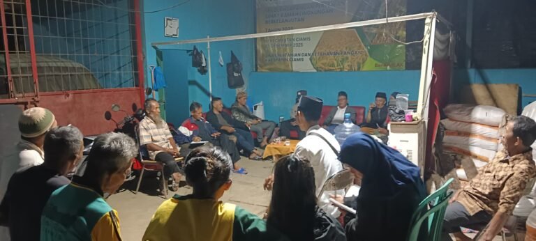 Ketahanan Pangan, Polsek Ciamis Koorkom Bareng Poktan Padi Organik di Desa Cisadap