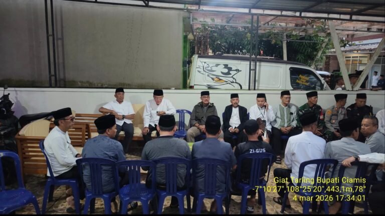Polres Ciamis Bareng Forkopimda Ciamis Tarawih Keliling di Eks Kewedanan Kawali