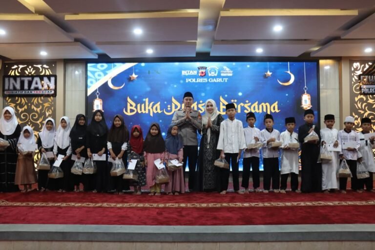 Peringatan Nuzulul Qur’an, Polres Garut Santuni Anak Yatim dan Pererat Kebersamaan Lewat Buka Puasa Bersama