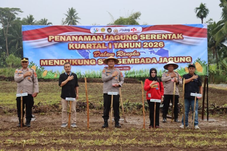 Kapolres Ciamis Pimpin Penanaman Jagung Serentak Dukung Program Ketahanan Pangan Nasional