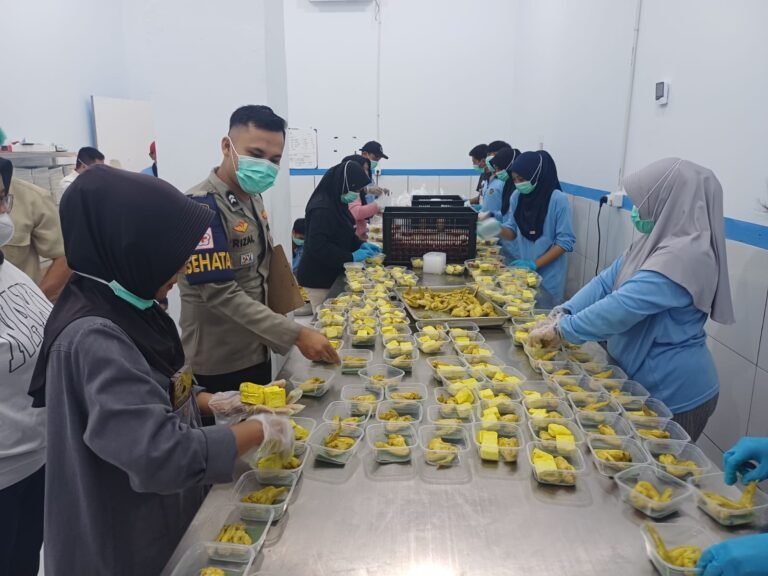 Polres Ciamis Lakukan Monitoring Keamanan Pangan di Dapur Sehat Kemala untuk Pastikan Makanan Layak Konsumsi