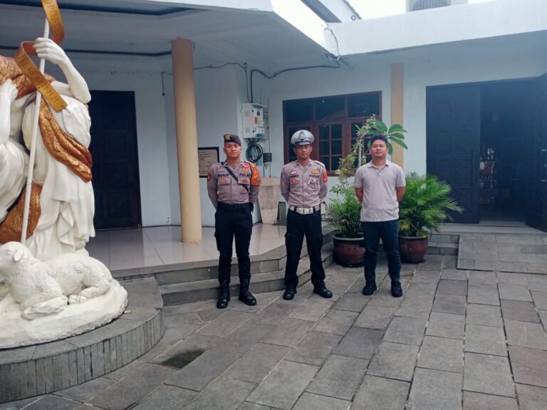 Cipkon, Polsek Ciamis Beri Pengamanan Kegiatab Ibadah di Gereja Katolik Santo Yohanes Pembabtis Ciamis