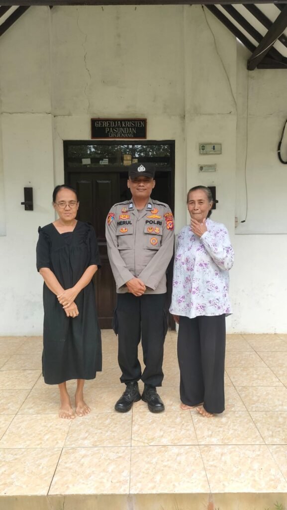 Polsek Cisaga Berikan Pengamanan Kegiatan Ibadah Minggu Pagi di Gereja Kristen Pasundan