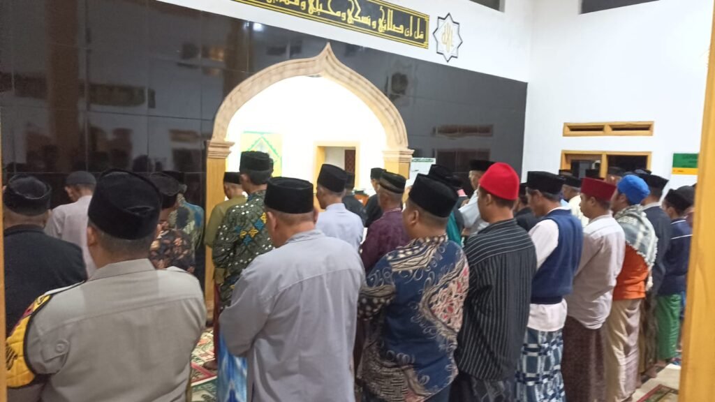 Polsek Pamarican Hadiri Tarawih Keliling Tingkat Kecamatan, Perkuat Sinergi dan Keamanan Ramadhan