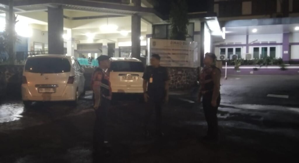 Polres Ciamis Perkuat Keamanan Dini Hari Melalui Patroli Dialogis di Area RSUD Ciamis