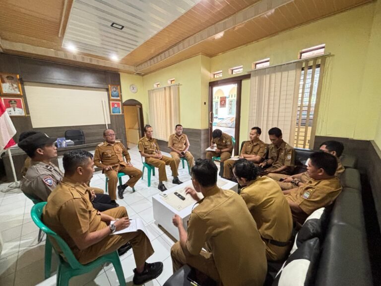 Polsek Ciamis Polres Ciamis Monitoring Acara Rapat Minggon Desa Cisadap