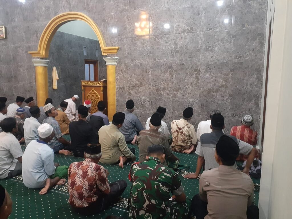 Polsek Pamarican Hadiri Tarawih Keliling di Desa Bangunsari, Perkuat Kebersamaan dan Keamanan Ibadah Ramadan