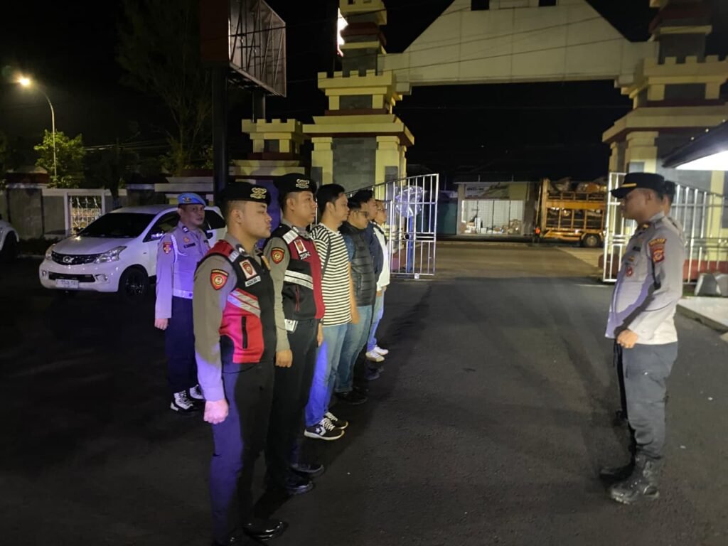 Polres Ciamis Laksanakan Patroli Biru Menjelang Sahur untuk Cegah Kriminalitas Jalanan