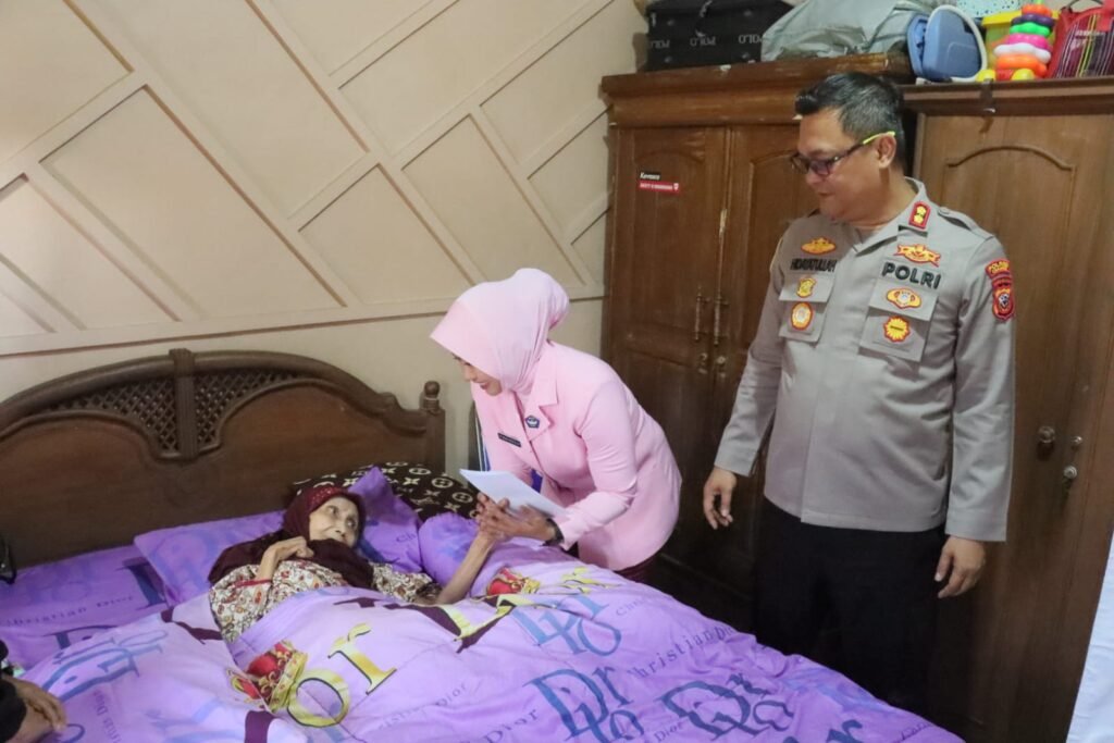 Kapolres Ciamis Bersama Bhayangkari Laksanakan Anjangsana Sosial Wujud Kepedulian Keluarga Besar Polri