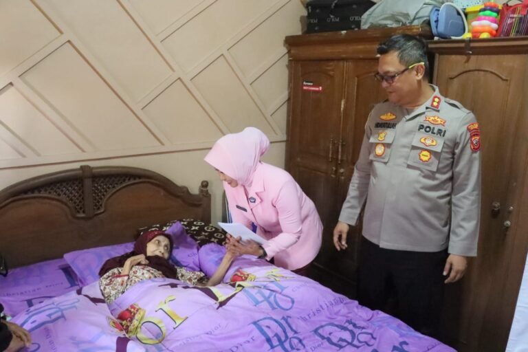 Kapolres Ciamis Bersama Bhayangkari Laksanakan Anjangsana Sosial Wujud Kepedulian Keluarga Besar Polri