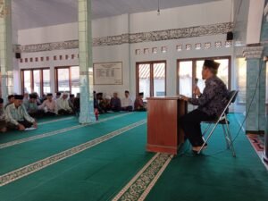 Polsek Rajadesa Silaturahmi Bareng Warga di Masjid Baitul Huda Desa Tigaherang