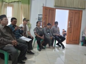 Polsek Cikoneng Monitoring Kunjungan Anggota DPRD Ciamis di Desa Cikoneng