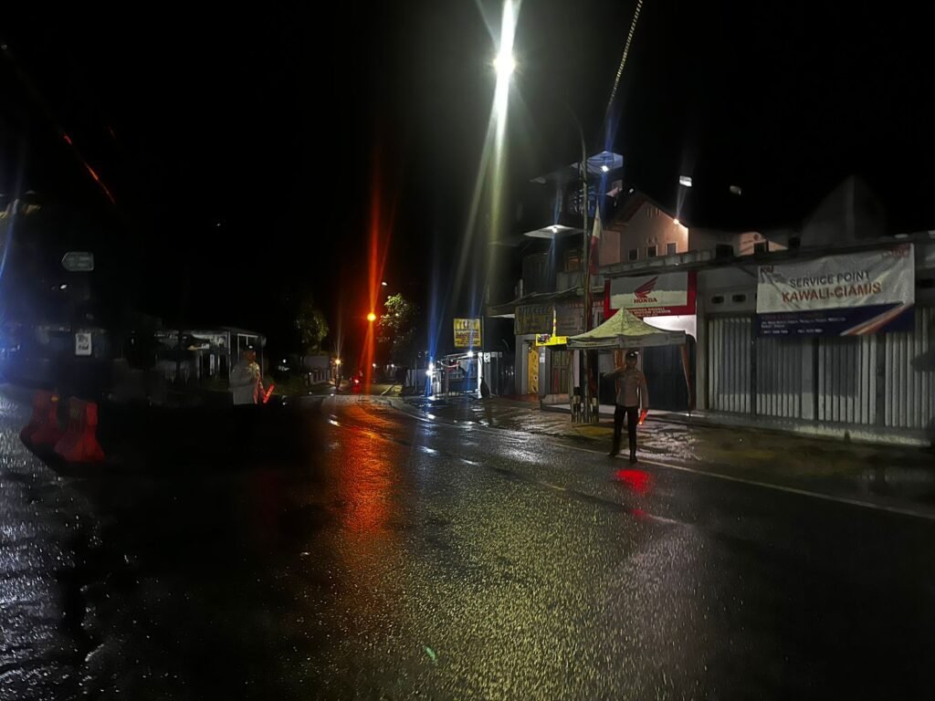 Polsek Kawali Laksanakan Pengaturan Lalu Lintas dalam Ops Ketupat Lodaya 2026 untuk Jaga Keamanan dan Ketertiban Masyarakat