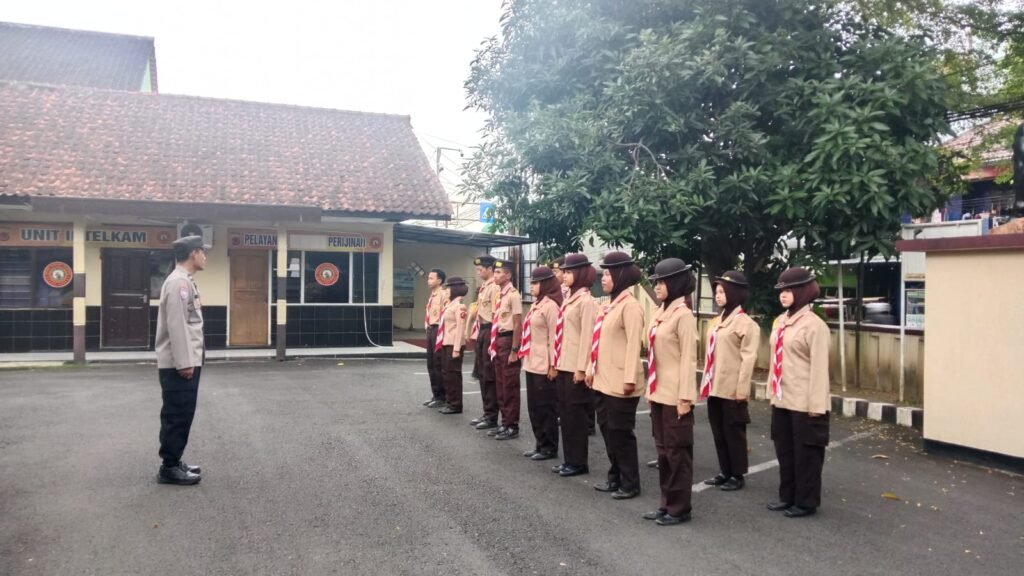 Polsek Ciamis Polres Ciamis Binlat ke Anggota Saka Bhayangkara Kwartir Ranting Ciamis