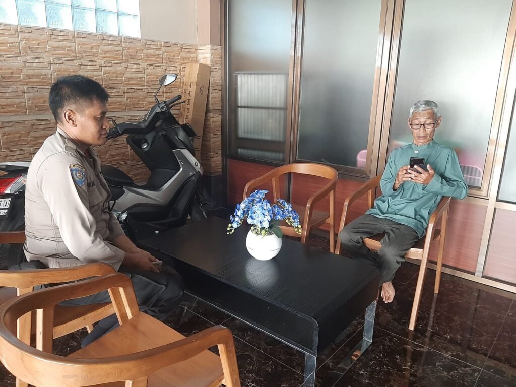 Perkuat Sinergitas, Polsek Cipaku Polres Ciamis Koorkom Kamtibmas ke Warga Muktisari