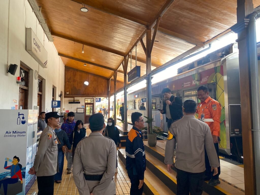 Kapolres Ciamis Tinjau Langsung Pos Pelayanan di Stasiun KAI Kab. Ciamis